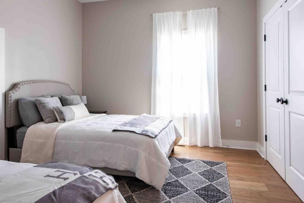 Newly Renovated 3 Bedroom Shelby Park Home **Free Parking** Louisville Exteriör bild