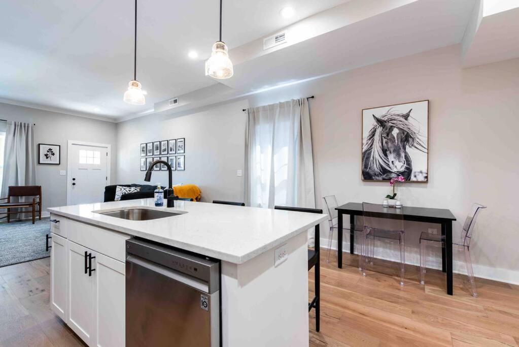 Newly Renovated 3 Bedroom Shelby Park Home **Free Parking** Louisville Exteriör bild