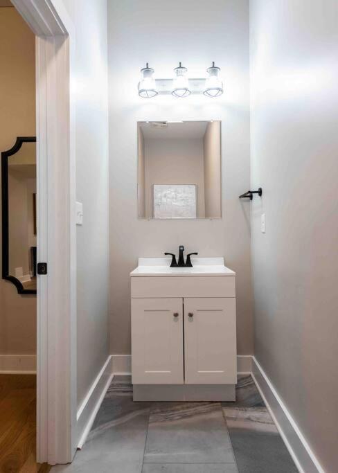 Newly Renovated 3 Bedroom Shelby Park Home **Free Parking** Louisville Exteriör bild
