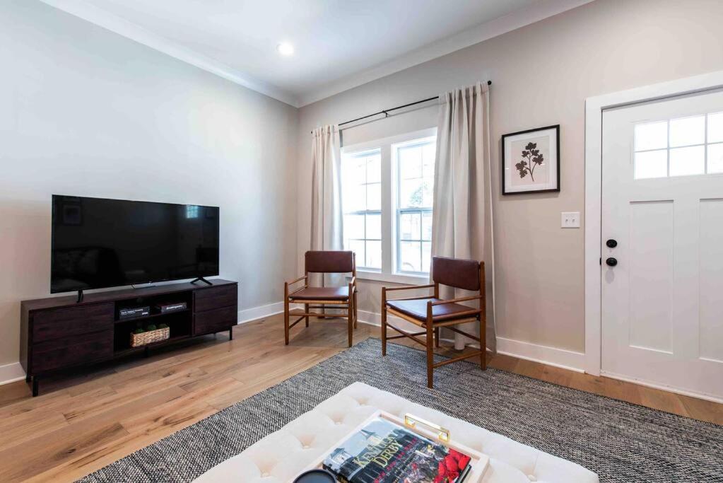 Newly Renovated 3 Bedroom Shelby Park Home **Free Parking** Louisville Exteriör bild